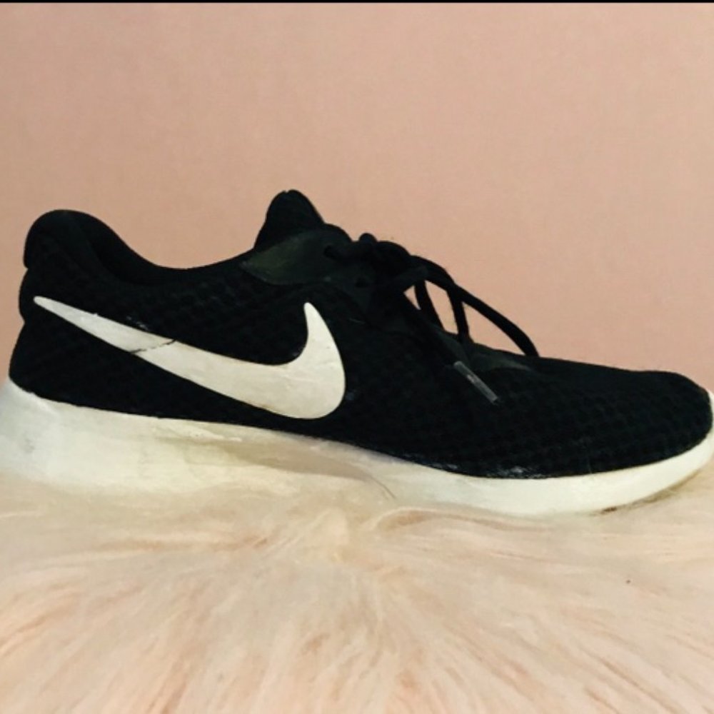 💚🖤Womans Nike Tanjun running shoes sneakers